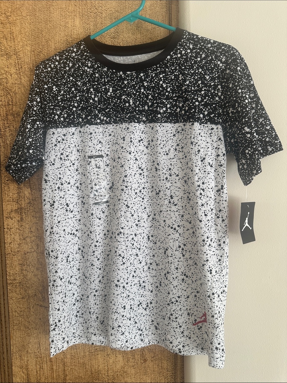 New with Tag Nike Black and a White Splatter Short Sleeve T-Shirt - Boys XL